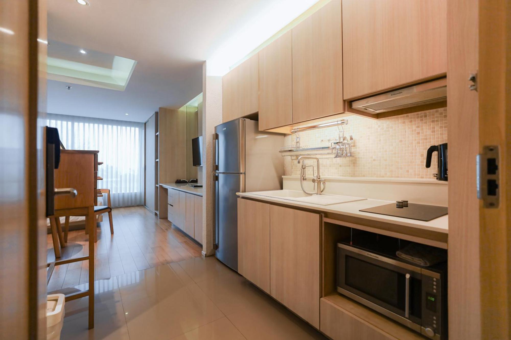 Balcony Seaside Sriracha Hotel & Serviced Apartments Сирача Экстерьер фото